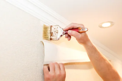 Pose de papier peint à Bulan — revêtements muraux et toiles de verre